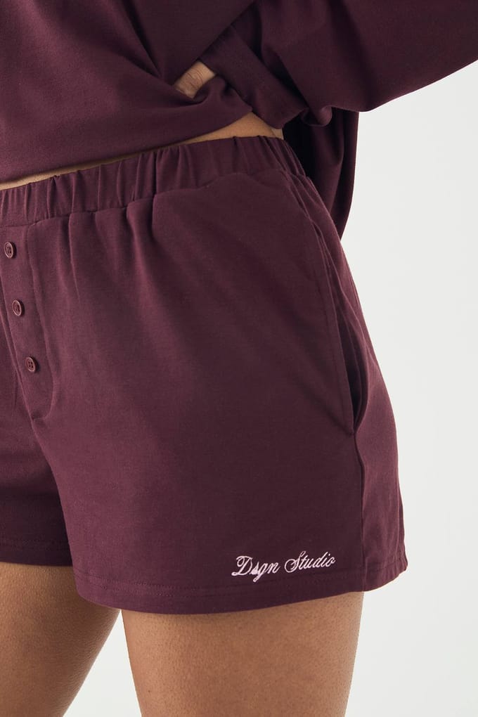 Dames DSGN Studio Lounge Henley Knoop Superzachte Short | Burgundy | Maat: 2XL