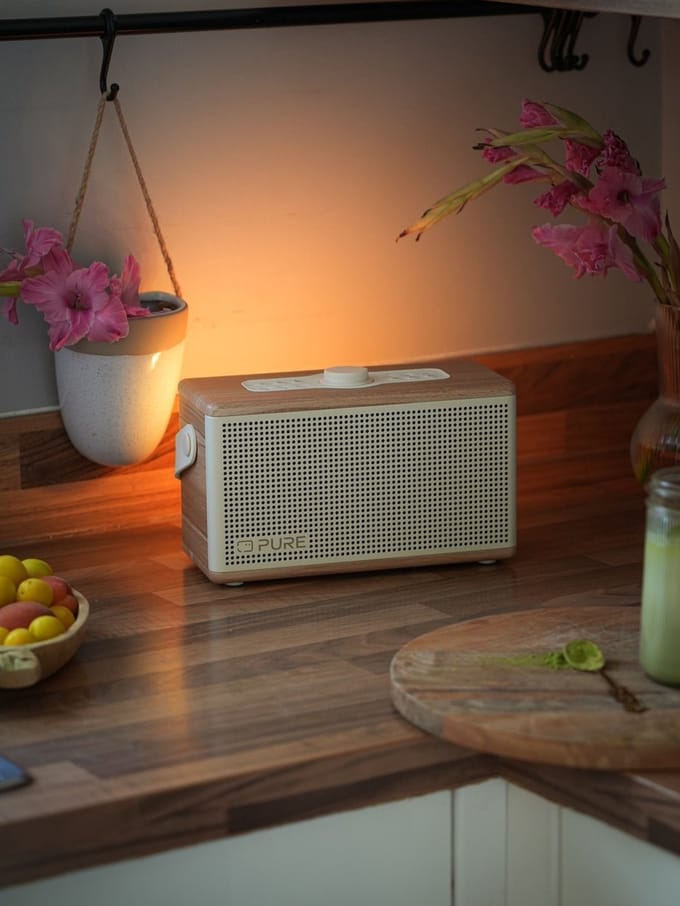 Pure Classic Aura - De draagbare Bluetooth-luidspreker met sfeerverlichting, Katoen wit/Eiken