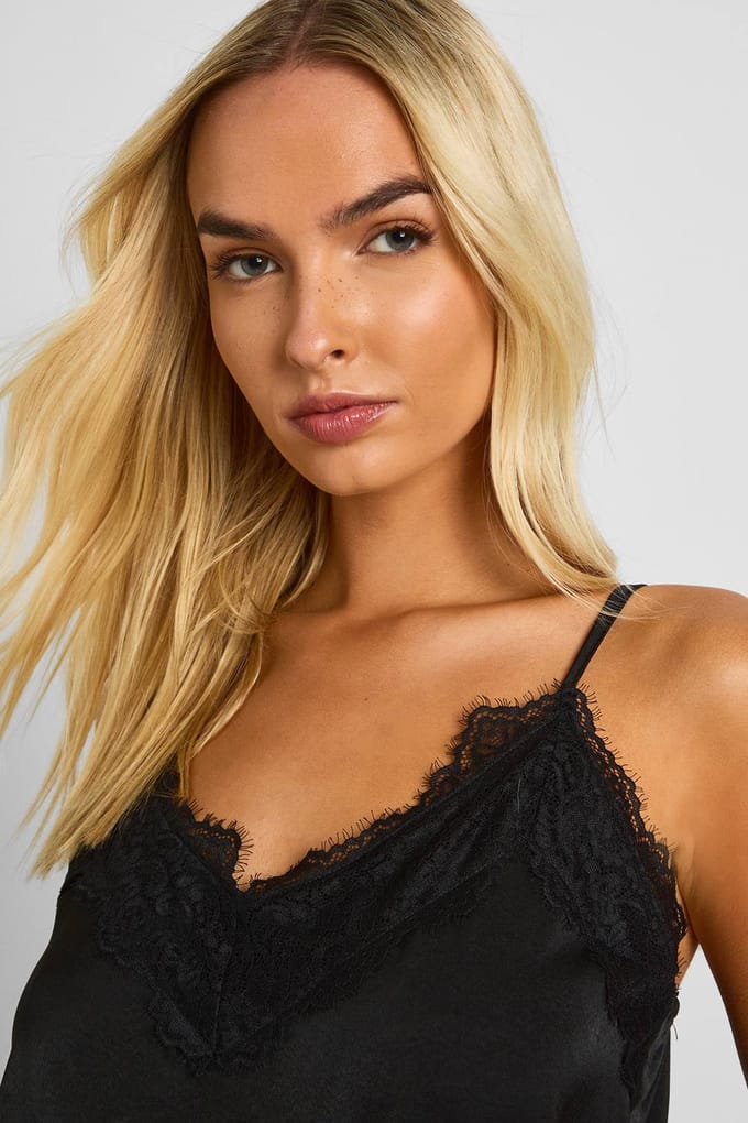 boohoo Dames Wimperkant Cami & Shorts Pyjamaset | Zwart | Maat: 44