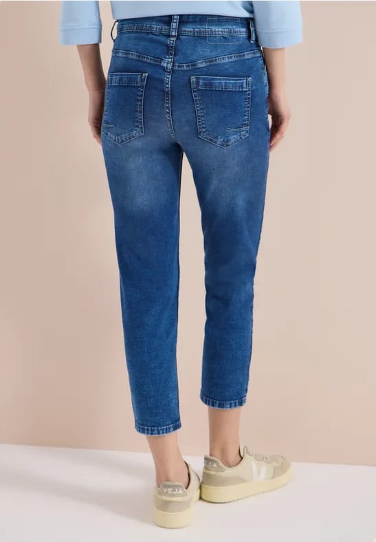 3/4 Slim Leg jeans in Slim Fit