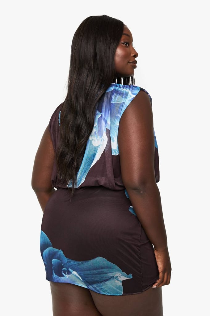 boohoo Dames Plus Floral Mesh Blouson Geraffineerde Mini Jurk | Chocolate | Maat: 18