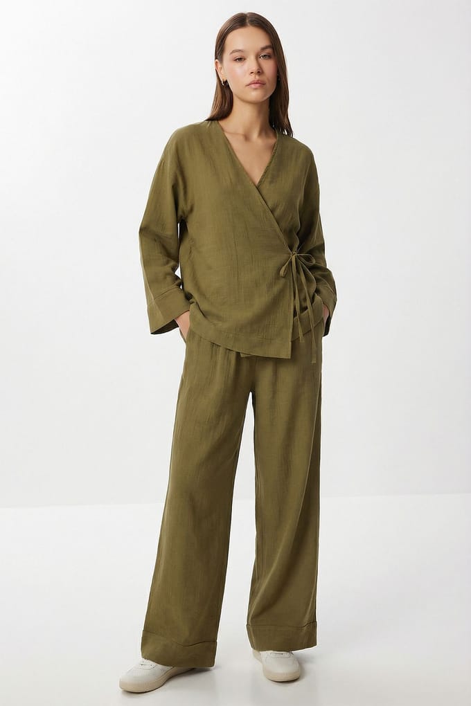 Hoge Taille Wijde Broek & V-Hals Blouse met Strikdetail Set