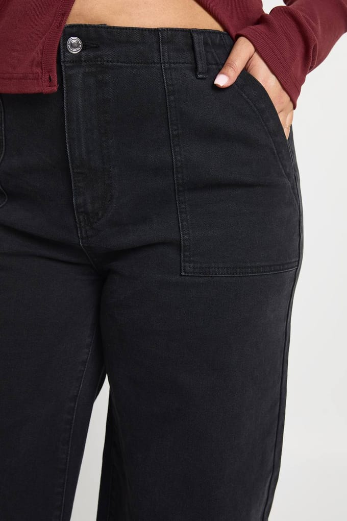 boohoo Dames Plus Elastische Taille met Zak Detail Wijdpijp Jeans | Washed Black | Maat: 28