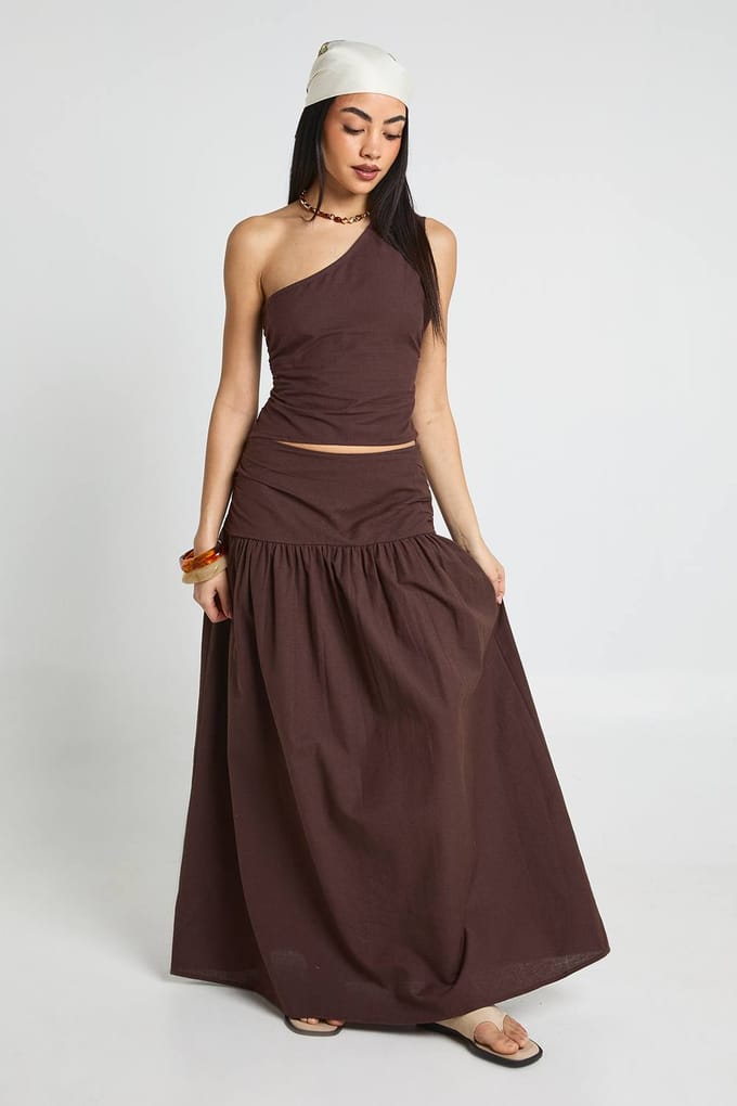boohoo Dames Linnen Look One Shoulder Top & Maxi Rok | Chocoladebruin | Maat: 42