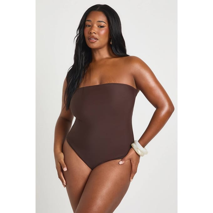 boohoo Dames Plus Essentials Bandeau Badpak | Chocoladebruin | Maat: 56