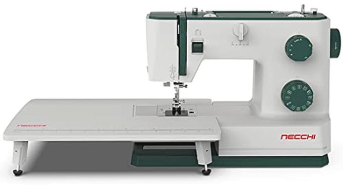 Naaimachine met krachtige motor en 32 naaiprogramma's voor zware stoffen