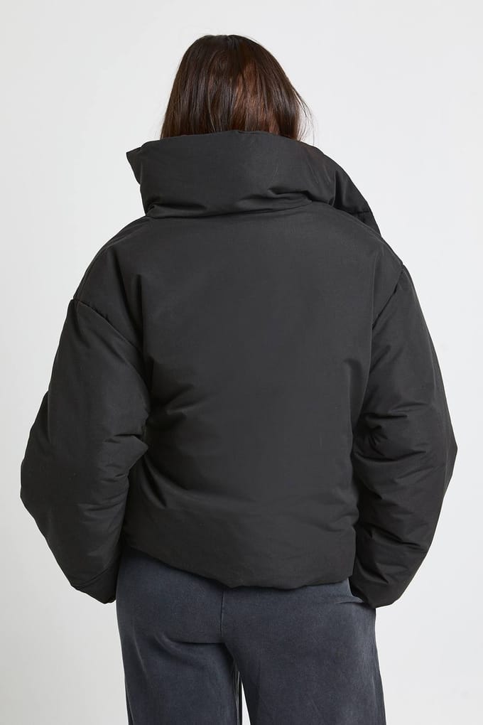 boohoo Dames Korte pufferjas met trechterhals | Black | Maat: 14