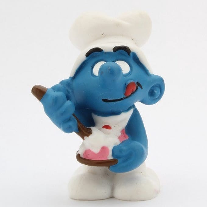 Smulsmurf met taart - Schleich speelfiguurtje - 5,5 cm - De smurfen