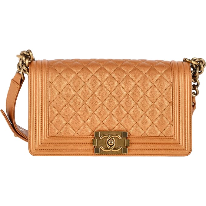 Chanel Gequilted Medium Boy Flap Bag in Bruin Laminaal Leer