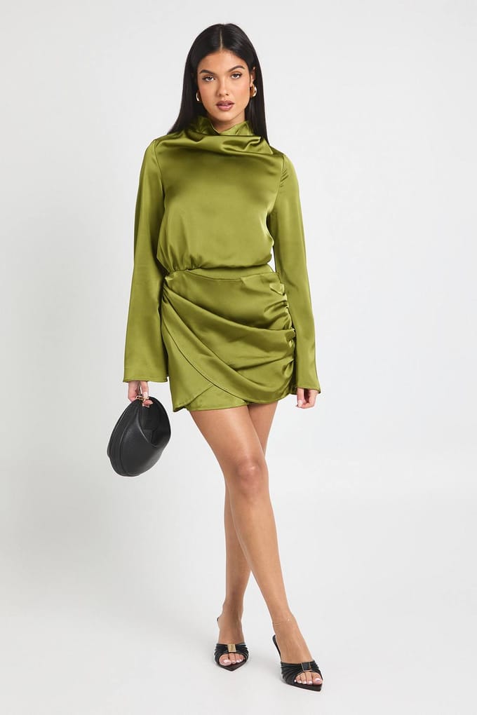 boohoo Dames Satijn Hoge Cowl Wrap Mini-jurk | Olive | Maat: 10