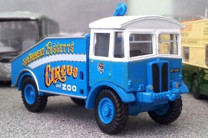 Atlas AEC Matador - Modelauto - Schaal 1:76 - Blauw/Wit