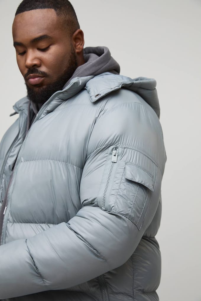 Plus High Shine Regular Fit Hooded Puffer in Grijs | Grey | Size 2XL