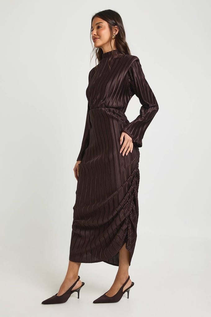 boohoo Dames Hoge Hals Plisse Midi Bodycon Jurk | Chocoladebruin | Maat: 36