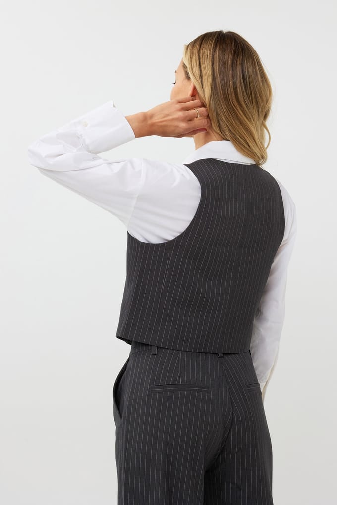 EsQualo Gilet Pinstripe Dark Grey Maat: 40 | Gilets Outlet | Dames | Grijs
