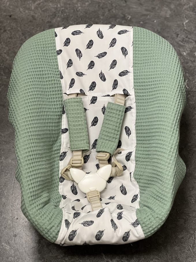 stokke newborn hoes oud groen grote veertjes