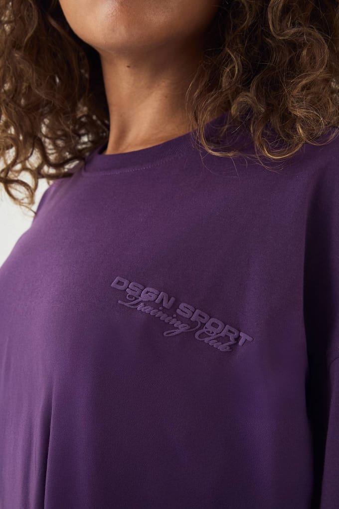 Dames DSGN Studio Sport Training Club Oversized T-Shirt | Blackcurrant | Maat: XS
