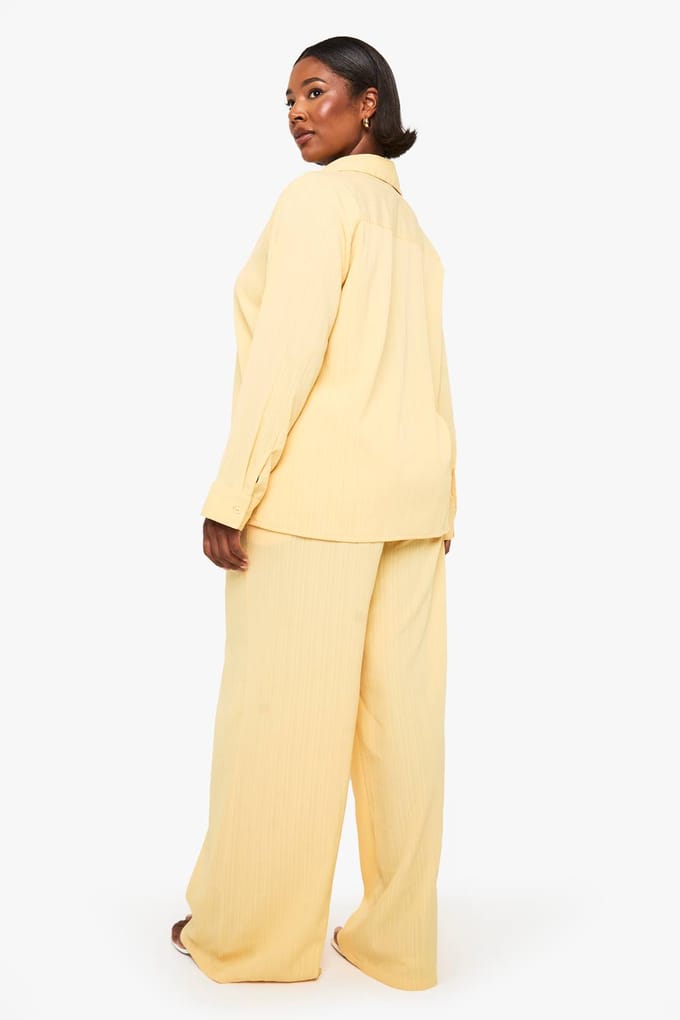 boohoo Dames Plus Textured Crinkle Wide Leg Trouser | Citroen | Maat: 44
