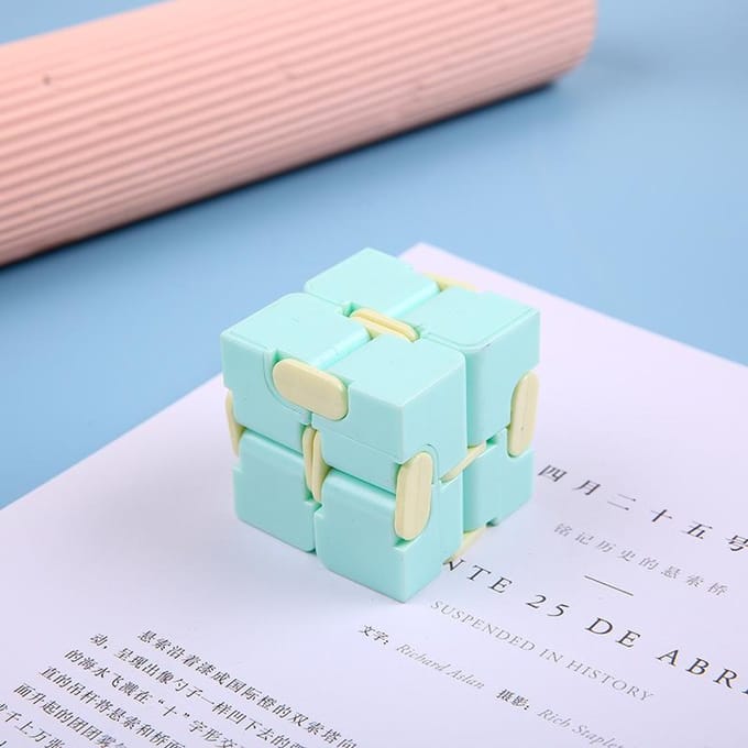 Grensoverschrijdende Flip Pocket Dobbelstenen Rubik's Cube Creatieve Vinger Rubik's Cube Decompressie Vent zwart witte kleur