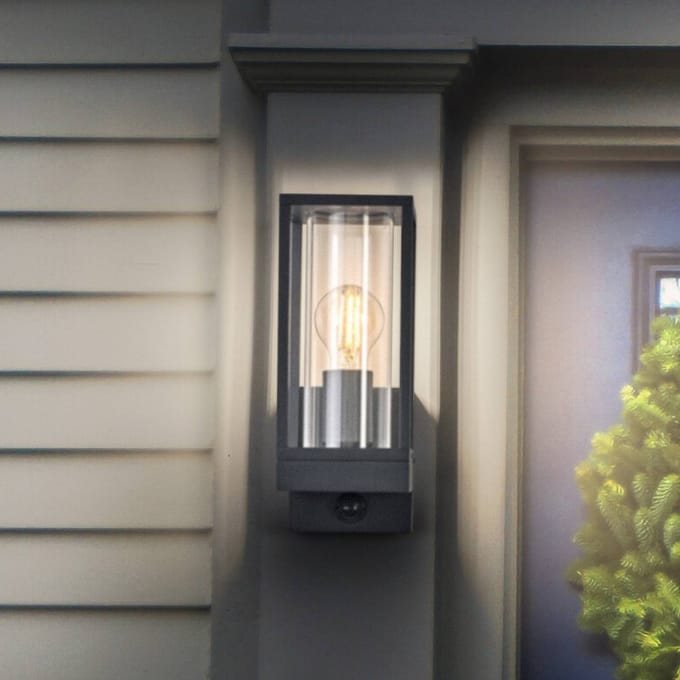 OSRAM Endura Classic LED-wandlamp Frame, E27-uitvoering, PIR-sensor, IP44, aluminium donkergrijs, glas