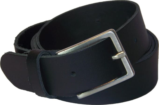 100% Leren Riem, 3 cm. Breed, maat 115 cm. Totale lengte 130cm zwart.