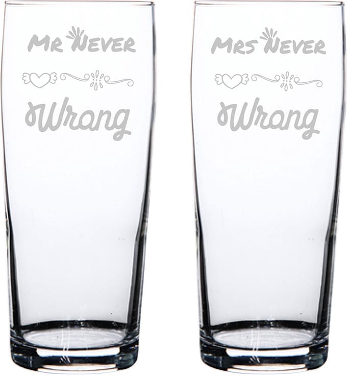Gegraveerde set bierfluitjes 19cl Mr. Never wrong - Mrs. Never wrong