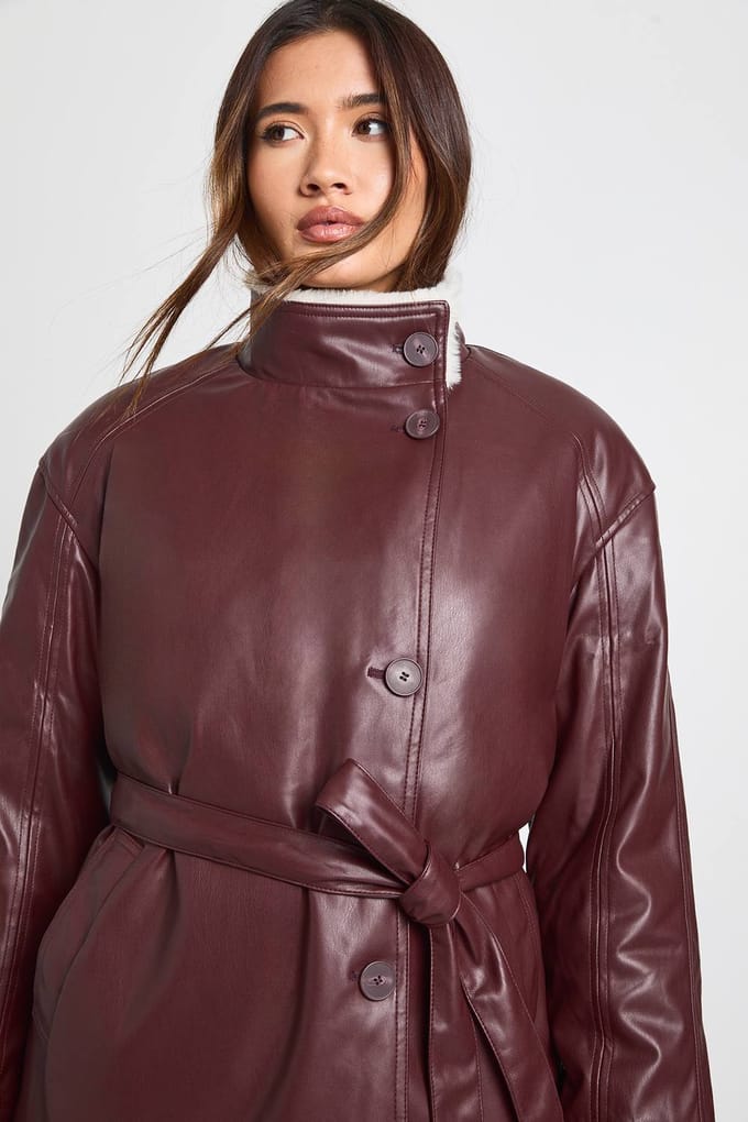 boohoo Dames Belted Borg Lined Aviator | Burgundy | Maat: 8