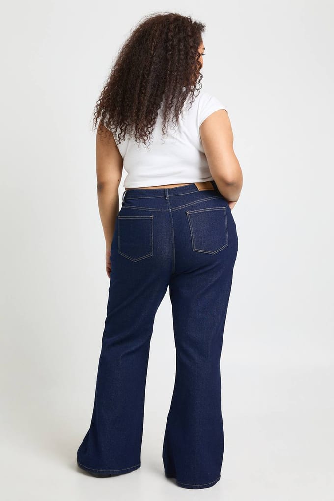 boohoo Dames De Plus Size Hoge Taille Flare Jeans | Indigo | Maat: 28/30L