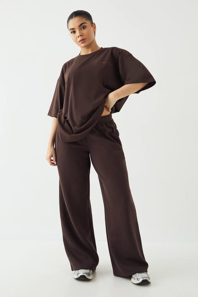 Dames DSGN Studio Sport Training Club Oversized T-shirt | Coffee Bean | Maat: XS