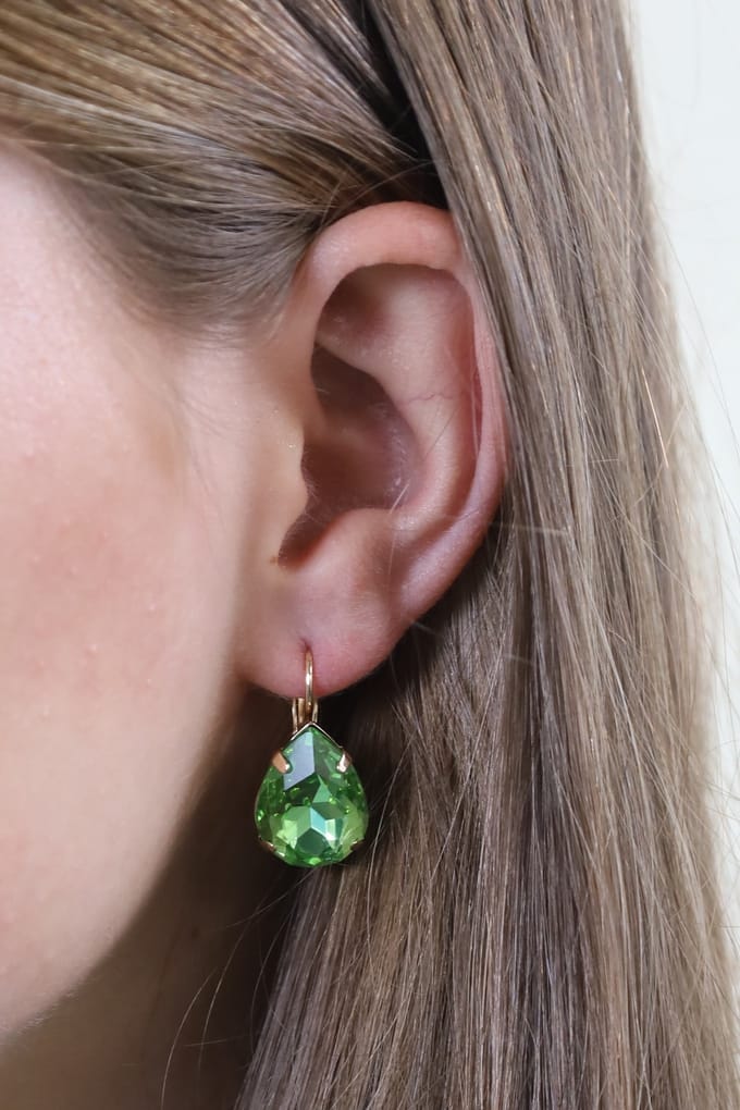 OTAZU Lacrima Erinite Earhangers Größe: OS | Ohrringe Outlet | Damen | Grün
