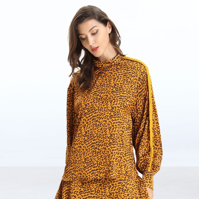 Luipaardprint blouse en kwast mouwen