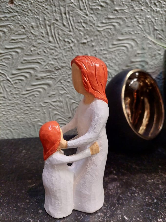 Floz Design beeld moeder kind - beeld ouderfiguur - houten beeld - handgemaakt en fairtrade