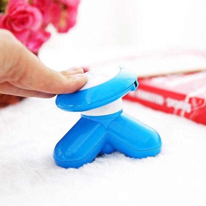 Multifunctionele Volledige Lichaamstrilling Mini Mini Massager Huishoudelijke USB-oplaadbare Elektrische Driehoekige Cervicale Massage roze