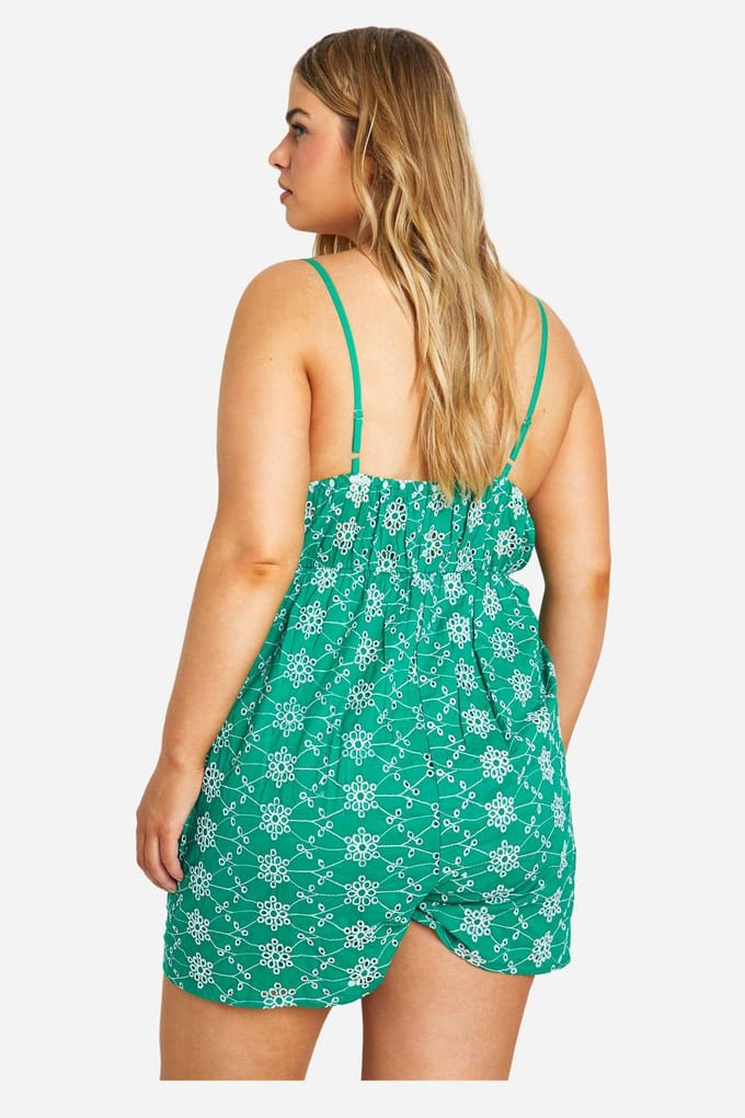 boohoo Dames Plus Broderie Contrast Playsuit | Groente | Maat: 54