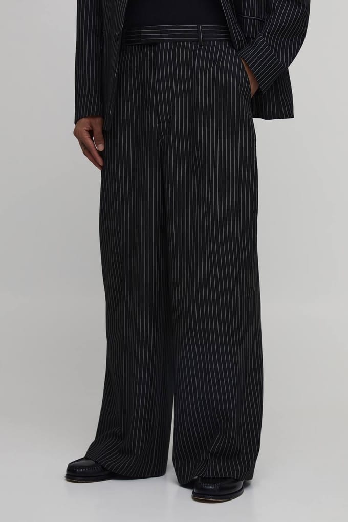 Krijtstreep Wijde Pasvorm Kostuumbroek | Black | Size 36