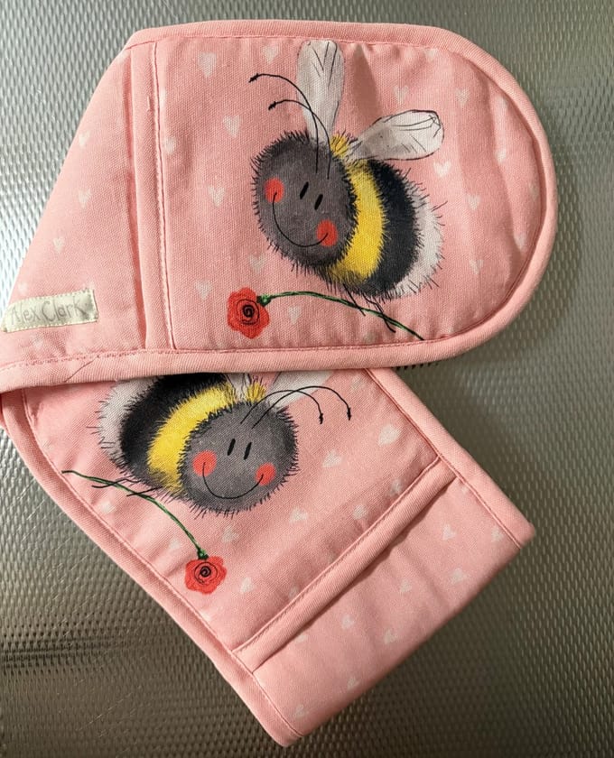 Alex Clark Pannenlap Bee and Flower ~ Bij en Bloemen