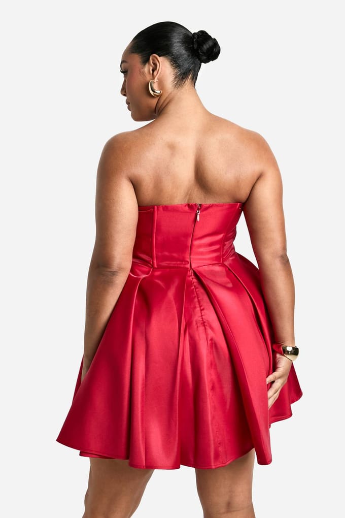 boohoo Dames Plus Bandeau geplooide skaterjurk | Rood | Maat: 44