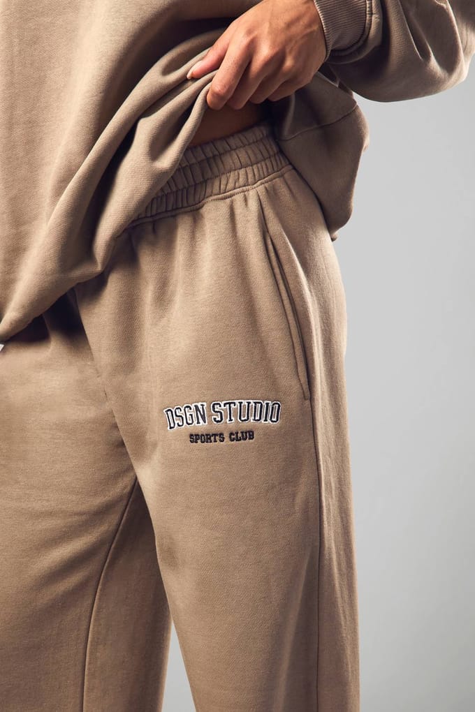 boohoo Dames DSGN Studio Applique Jogger met rechte pijpen | Stone | Maat: 2XL