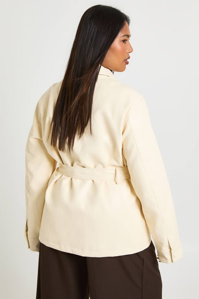 boohoo Dames Plus Kunstleer Shacket met Riem en Utility Zakken | Butter | Maat: 18