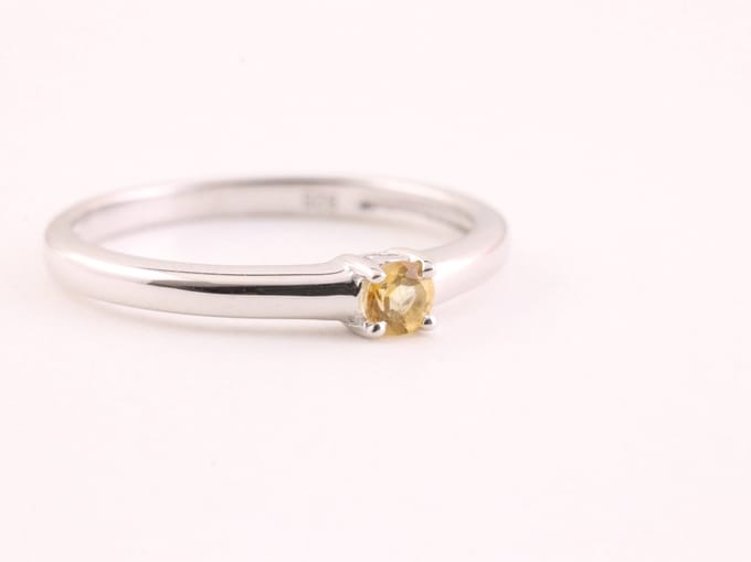 Fijne hoogglans zilveren ring met citrien - maat 15.5