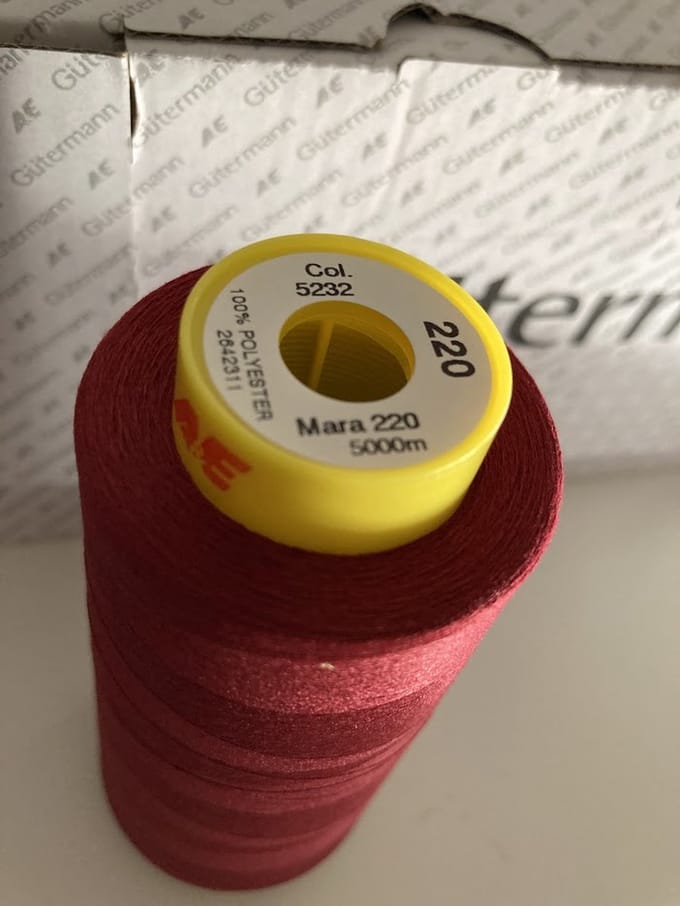 Gutermann Lockgaren kleur 5232 donkerrood 5000meter