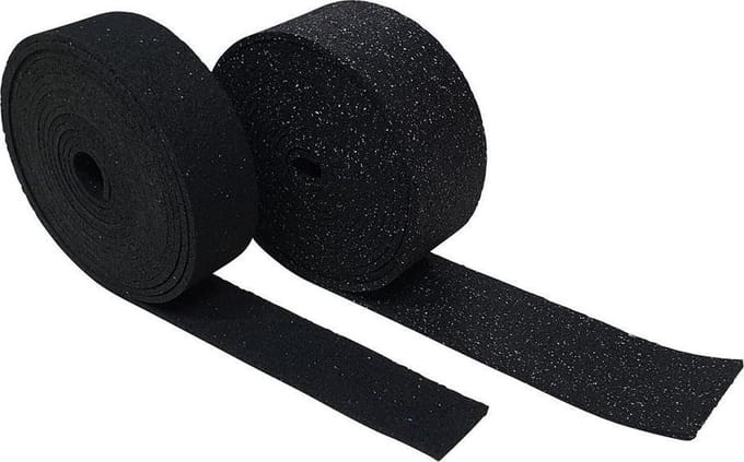 Rubber tegeldrager op rol van 10 meter - breedte 150 mm dikte 10 mm