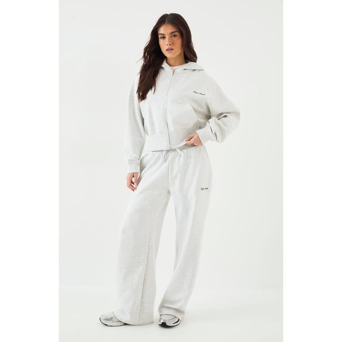 Dames DSGN Studio Script Geborduurde Hooded Trainingspak | Ash Grey | Maat: 2XL