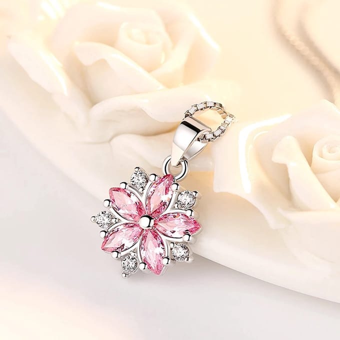 Ketting met hanger bloem zirkonia zilverkleur