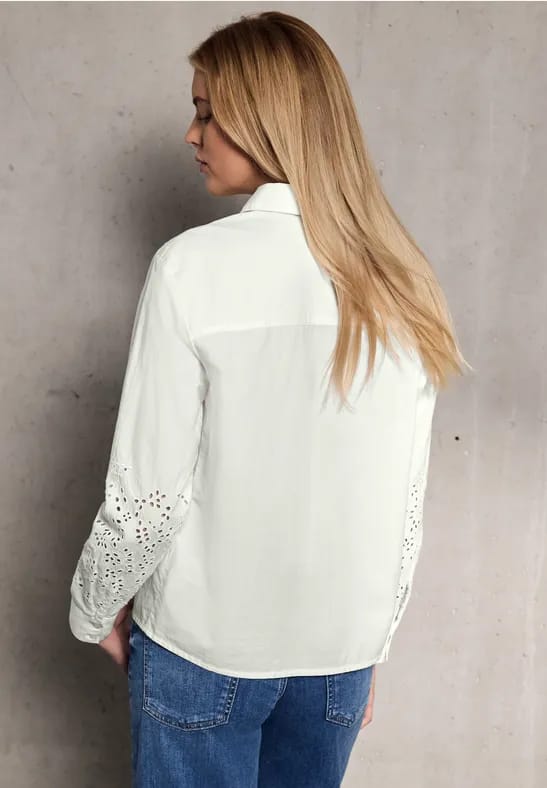 Blouse met geborduurde mouwen