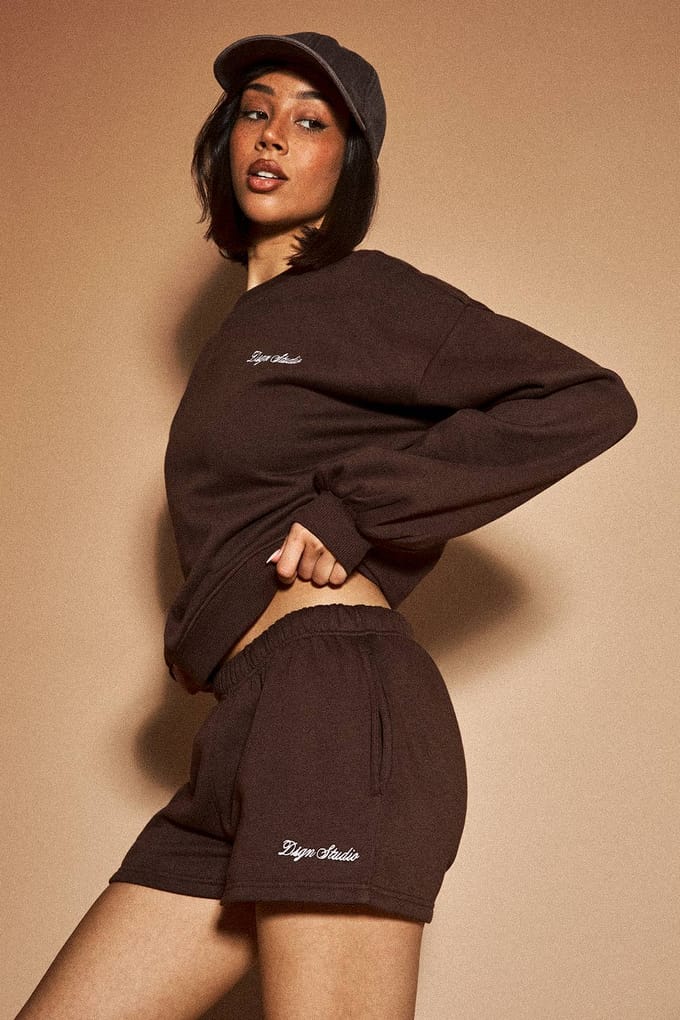 Dames Dsgn Studio Sweat Short | Dark Chocolate | Maat: Large