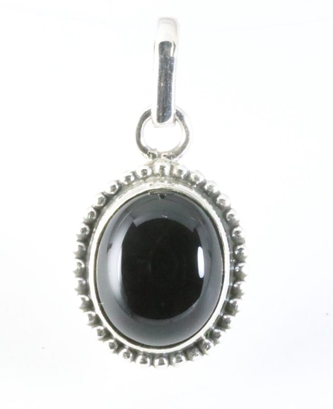 Fijne bewerkte ovale zilveren hanger met onyx