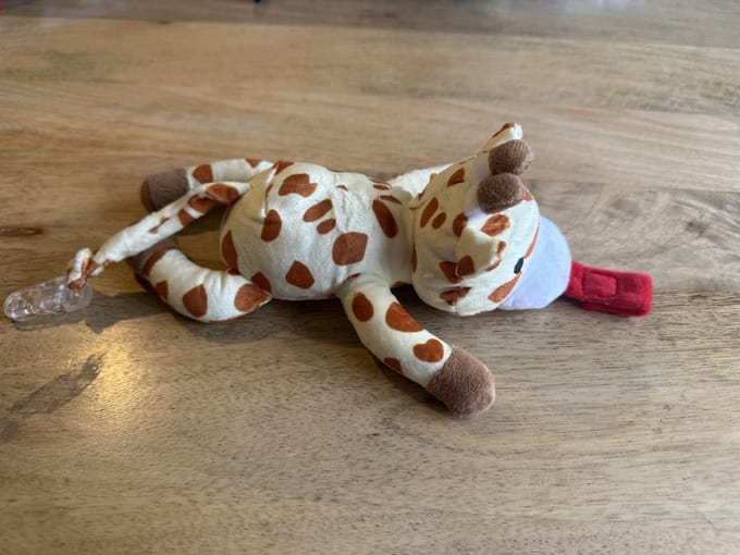 Speenkoord giraffe - baby - cadeau - babyshower - dreumes - slapen - moe - teut