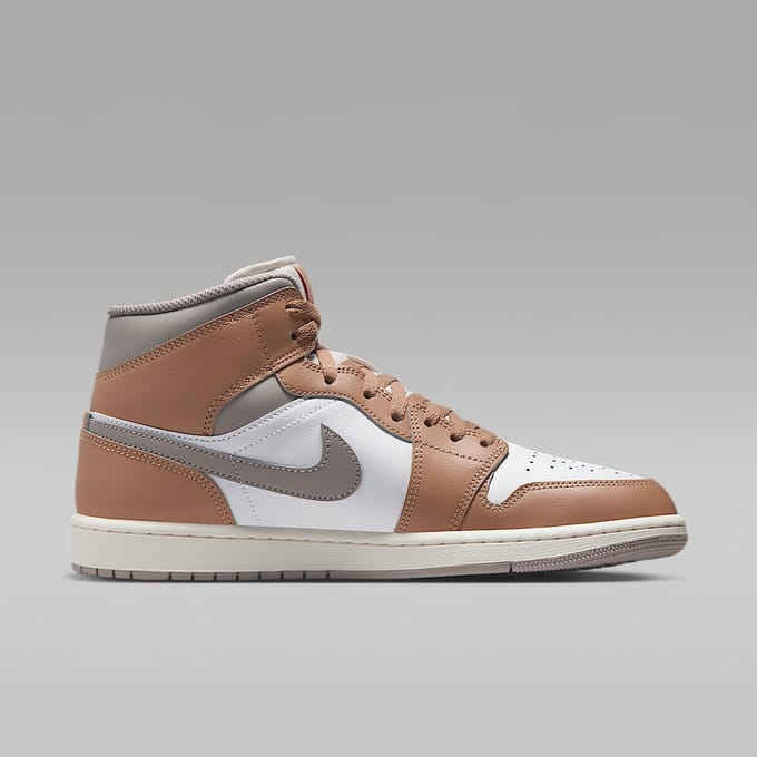 Jordan Aj1 Mid Sneakers Heren - Bruin - Maat 42 - Leer, Synthetisch