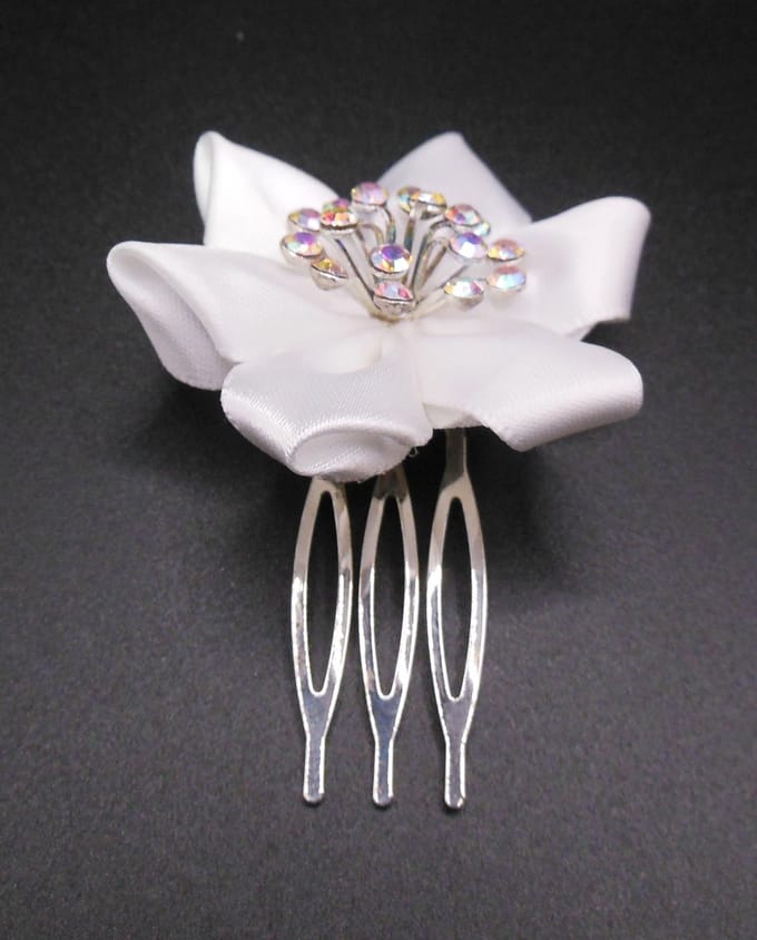 Tiara bloem wit met strass
