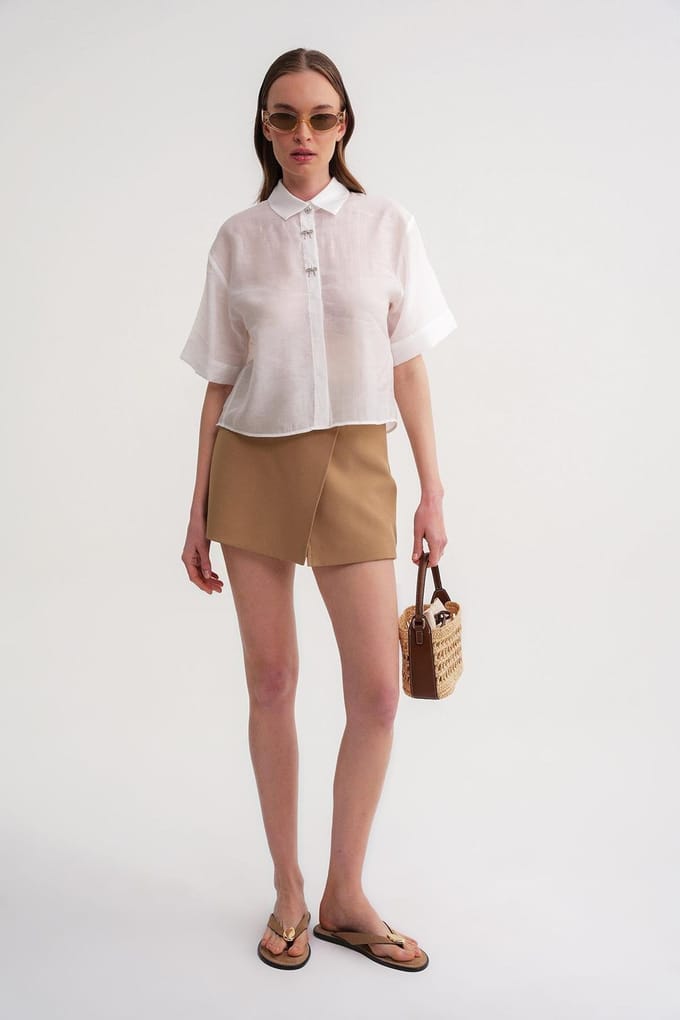 Korte Mouwen Crop Shirt met Steenaccessoires